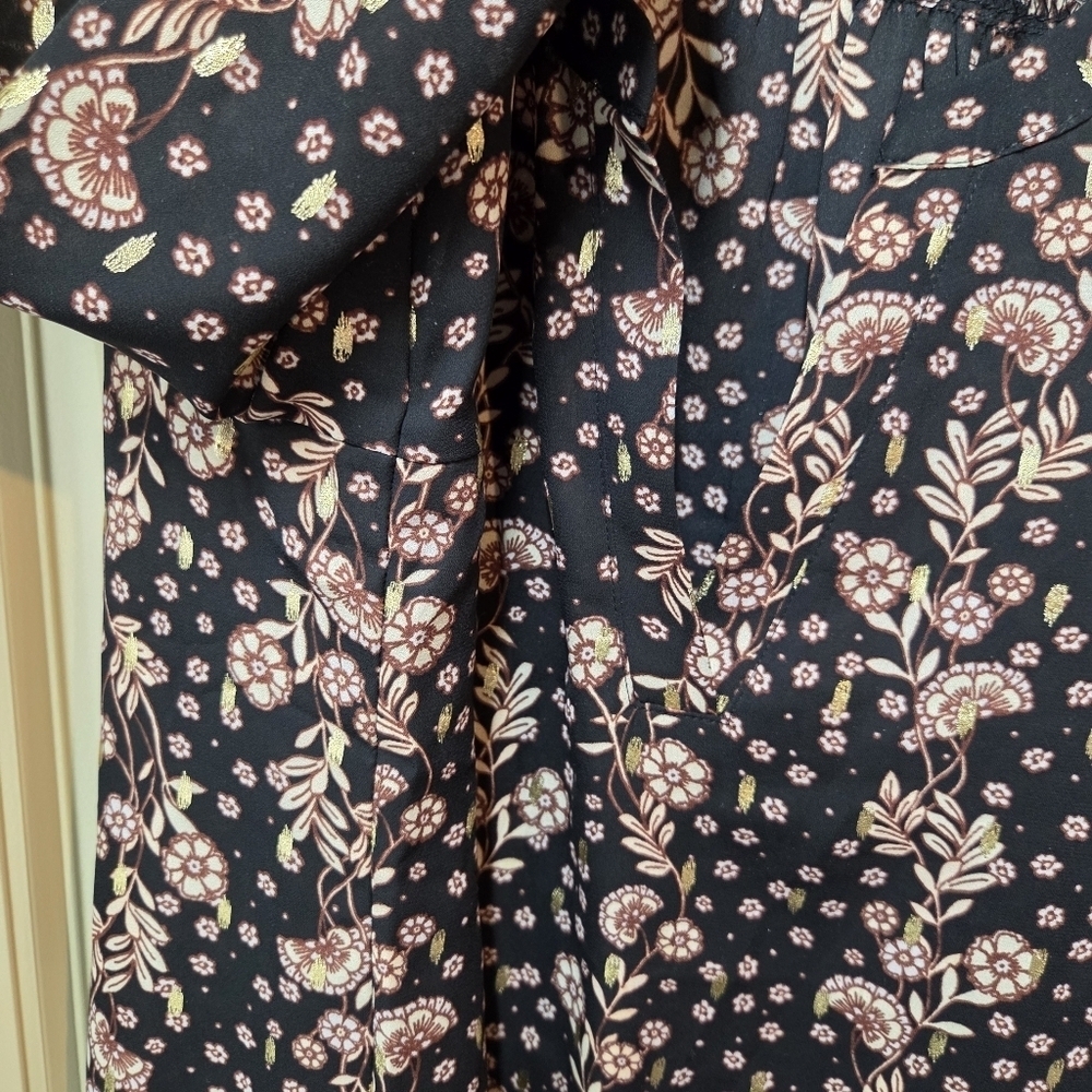 Maurices Floral Top Size Large Gold Fecks Roll Tab Sleeves Lightweight Womens - Picture 5 of 16